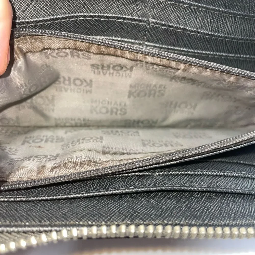 Vintage Michael Kors Zippy Wallet